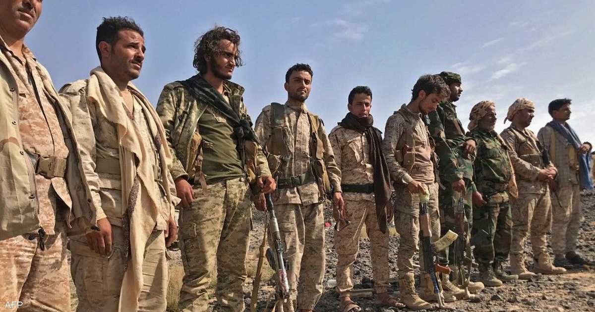 وزير الدفاع: صرف الرواتب عبر البنوك والمصارف المعتمدة لضمان وصولها آمناً للعسكريين