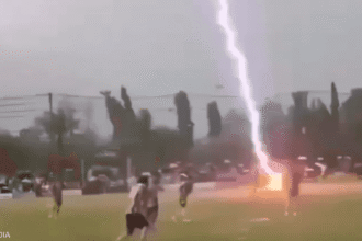 وفاة لاعب بسبب صاعقة خلال مباراة كرة قدم في تايلاند