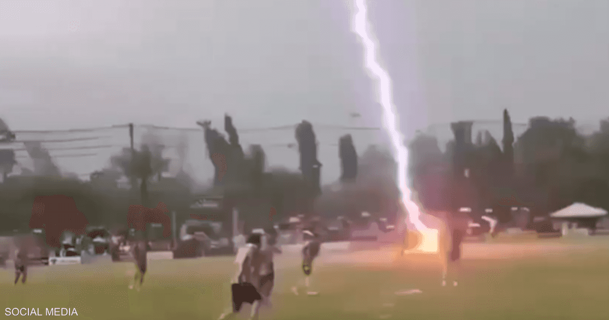 وفاة لاعب بسبب صاعقة خلال مباراة كرة قدم في تايلاند