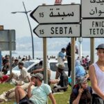 إسبانيا تعلن وفاة 67 شخصاً في موجة تدفق مهاجرين على جيب سبتة وتنشيء حاجز احتواء