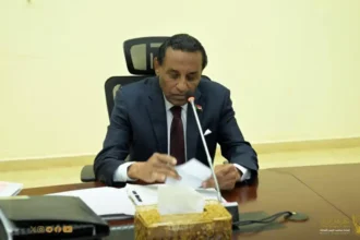 رئيس الوزراء يفصل وزير الشؤون الدينية والأمين العام للمجلس الأعلى للحج والعمرة.