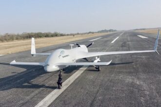 الجيش السوداني يتسلم 100 مدرعة باكستانية محافظ ومسيّرات جديدة لتعزيز قدراته القتالية.