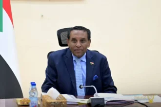 العميد نزار يتلقى رسالة تعيينه مستشاراً لشركة معادن روسية.