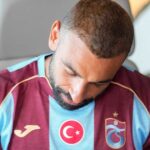 صلاح يصل لإسطنبول لإنهاء انتقاله لطرابزون سبور التركي