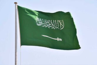 المسؤول السعودي يكشف عن خطط جماعات مسلحة مدعومة من إيران والحوثيين لشن هجمات.
