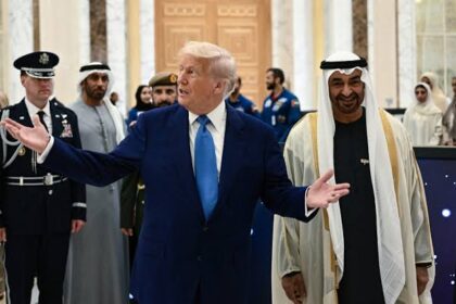 الإدارة الأمريكية تطالب الإمارات بوقف تمويل أمجد طه انتقاده لترامب في مفاوضات إيران.