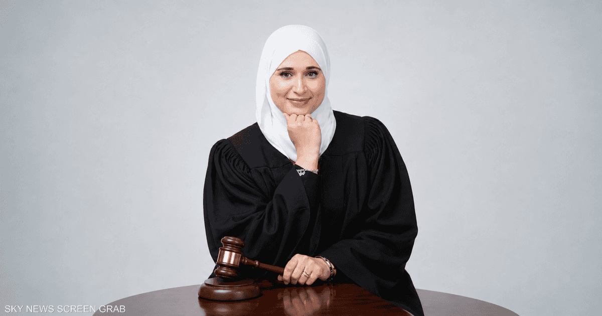 أسماء اليمنية تحقق حلم القضاء في الولايات المتحدة بعد رحلة من محاماة الهجرة إلى منصة القضاء.