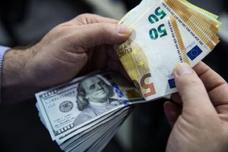الدولار الأمريكي يرتفع لـ 6100 جنيه في السوق الموازي بعد زيادة أسبوعية تتجاوز 1.6%