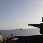 القيادة الأميركية: عطلة لسفينتين وسماح لأكثر من 30 سفينة بالمرور عبر الحصار