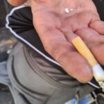 التدخين قبل النوم قد يسبب تهيج الشعب الهوائية ويؤثر على نومك.
