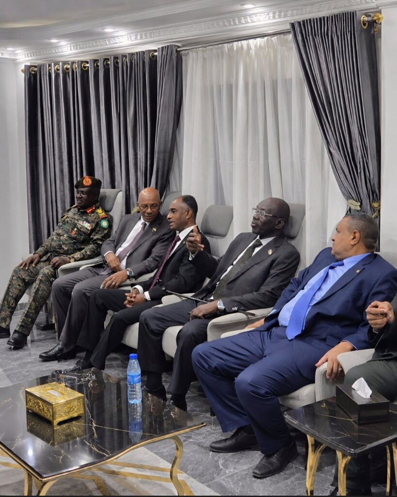 وزير الدفاع السوداني يصل جوبا لبحث تعزيز التعاون والتنسيق.