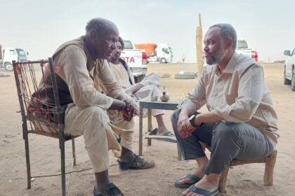 الوزير السوداني يدعو إلى التركيز على بطاقة التأمين الصحي للمواطنين بدلاً من التغطية الصحية التقليدية.
