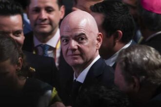 يطالب مسؤولو يوفا بتحقيق حول علاقة إنفانتينو المزعومة ومدفوعات مالية كبيرة.