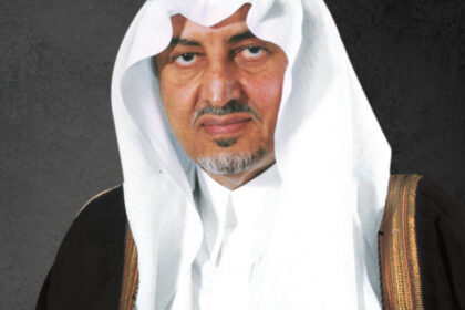 أسرة سودانية تطلب مساعدة أمير مكة في البحث عن فتاة مفقودة في الحرم المكي.