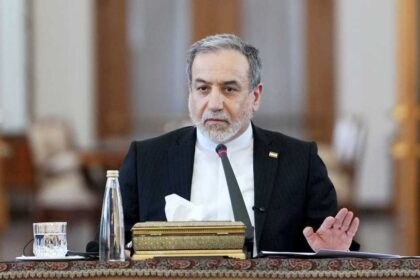 إيران تهدد بالرد على العدوان وتصعيد التصريحات مع الجيران والأميركيين