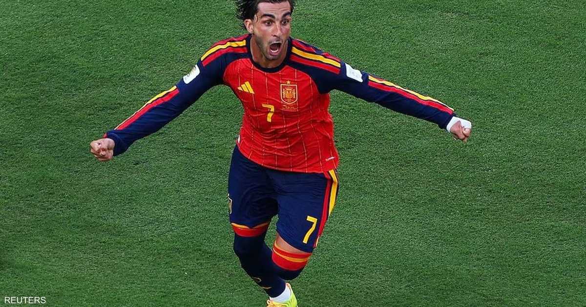 برشلونة وسان جرمان يواصلان مفاوضات انتقال توريس مع خلاف على شروط الصفقة