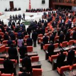 برلمان تركيا يصوت لصالح قانون إعادة تأهيل مقاتلي حزب العمال الكردستاني بشرط تسليم الأسلحة