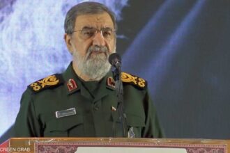 القائد الأسبق للحرس الثوري محسن رضائي يخلف ذو القدر أميناً للأمن القومي الإيراني.
