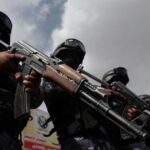 الحوثيون يستهدفون سفينة وتصعيد عسكري في مناطق متعددة باليمن