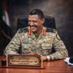 تكريم اللواء أبو عاقلة كيكل من كلية القيادة والأركان تقديراً لجهوده الوطنية.