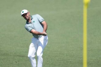 سمكة تبتلع كرة غولف لاعب جنوب أفريقي في ماء الحفرة السابعة بنيوجيرسي