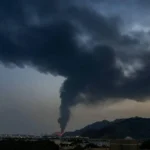 الإمارات تؤكد رصد تهديد صاروخي وتدعو المواطنين للالتزام بالتحذيرات الرسمية