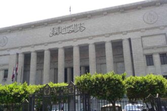 النيابة تضبط صديقاً للأسرة يشتبه في قتله لأربعة أفراد منها بإطلاق النار بعد رفض إقراضه المال