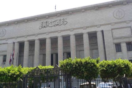 النيابة تضبط صديقاً للأسرة يشتبه في قتله لأربعة أفراد منها بإطلاق النار بعد رفض إقراضه المال