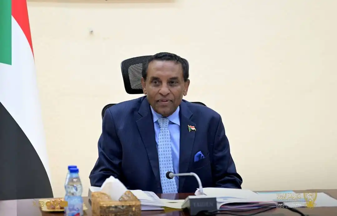 رئيس الوزراء يطالب لندن بمراجعة قيود تأشيرات الطلاب السودانيين لدعم التعليم التاريخي.