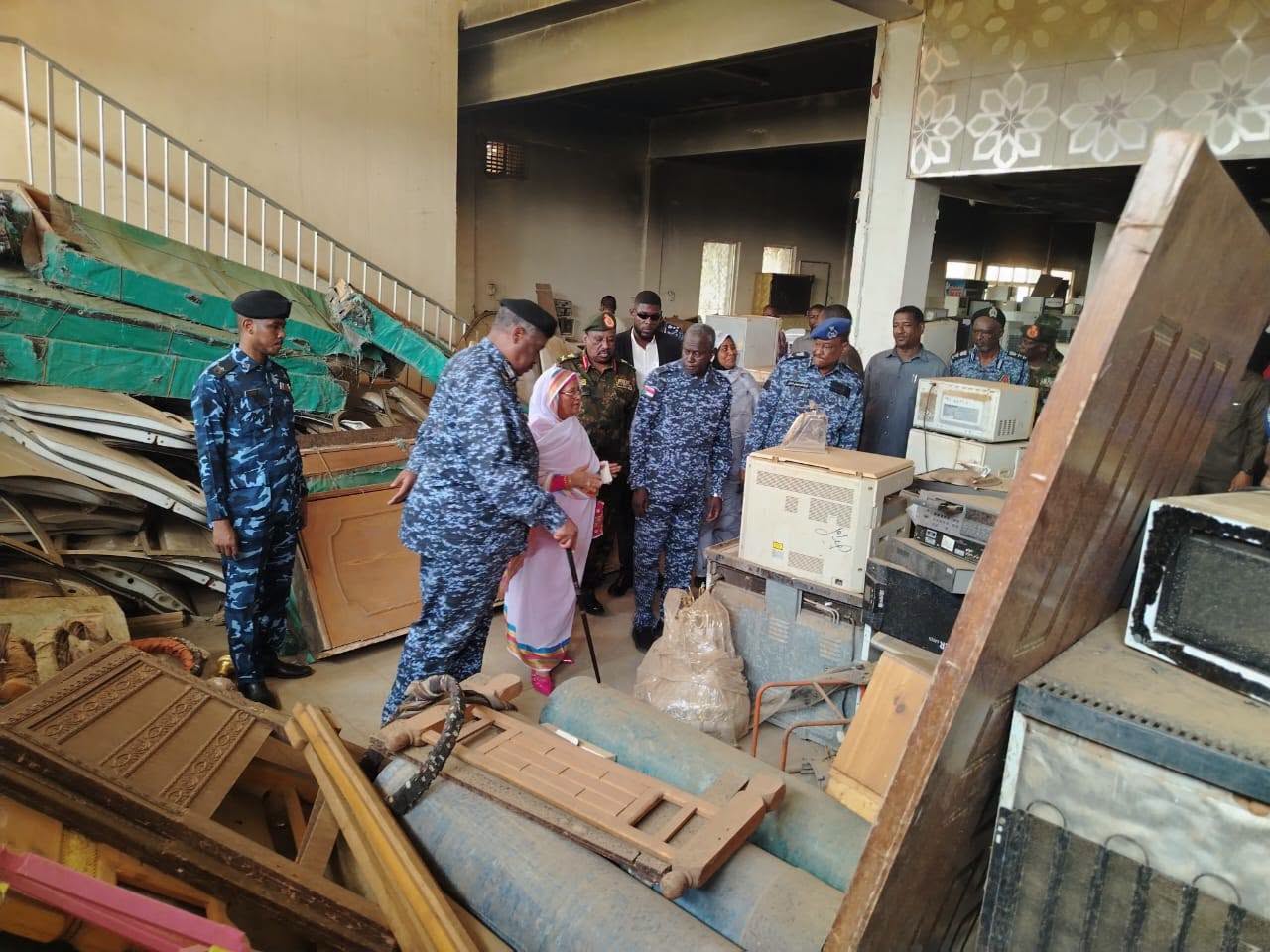 النائب العام يدعو المواطنين لاستلام ممتلكاتهم المنهوبة من أقسام الشرطة ومراكز تجمع المعروضات.