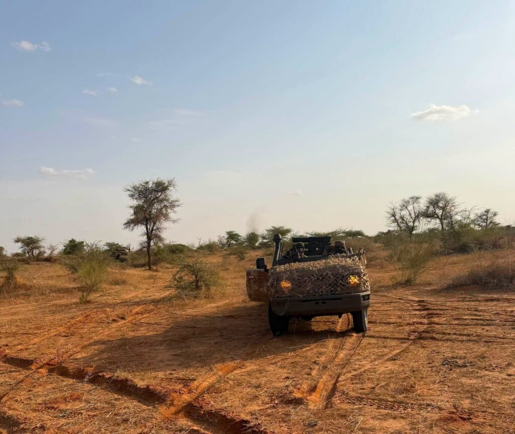 الجيش السوداني يعلن صد هجوم شنه آل دقلو بـ 250 عربة قتالية ويطارد فلولها.