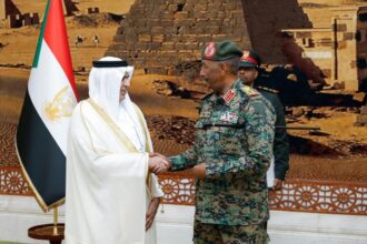 سلم السفير السعودي الجديد أوراق اعتماده لرئيس مجلس السيادة السوداني.