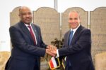 وزير الخارجية المصري يبحث مع نظيريه السوداني والإماراتي الأزمة في السودان والقضايا الإقليمية