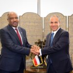 وزير الخارجية المصري يبحث مع نظيريه السوداني والإماراتي الأزمة في السودان والقضايا الإقليمية