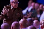 راوول كاسترو يظهر علناً في حفل إحياء ذكرى فيدل كاسترو في هافانا