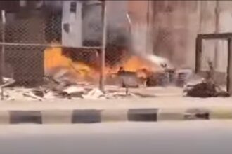 الحريق يندلع في محطة كهرباء بورتسودان القديمة المخصصة للبارجة النمساوية الجديدة.
