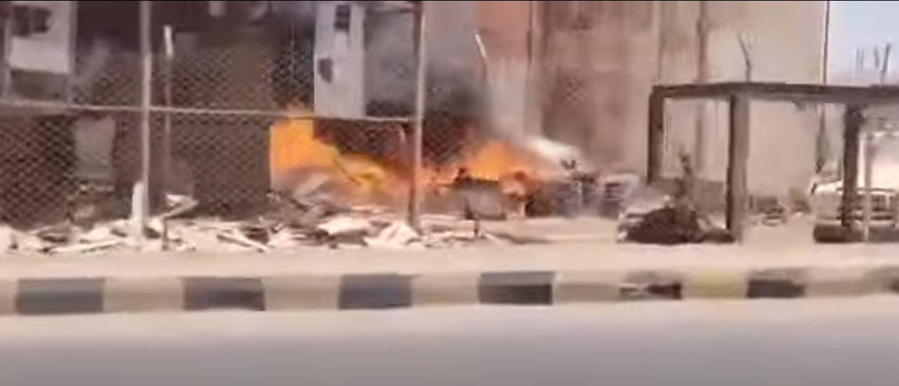 الحريق يندلع في محطة كهرباء بورتسودان القديمة المخصصة للبارجة النمساوية الجديدة.