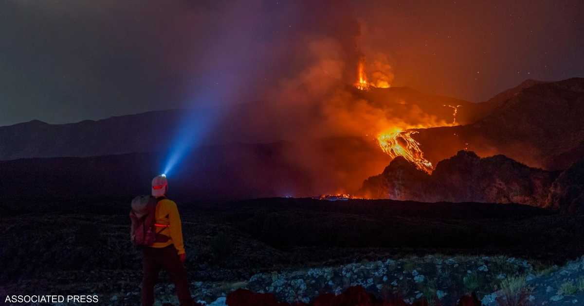 مطار إيتنا يمدد حظر الرحلات حتى منتصف الليل يوم السبت بسبب الرماد البركاني المستمر