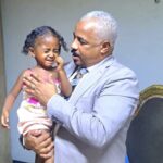 القنصل السوداني يتفقد أطفال صفاء إبراهيم اليتامى ويعد بمتابعة علاجهم.