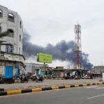 الحوثيون يطلقون كمًا من الصواريخ والمسيرات على المخا يفوق ما أطلقوا عليه طوال عام من الحرب على إسرائيل
