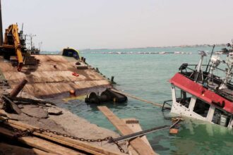 الحوثيون يعلنون مقتل 7 أشخاص في هجمات على المخا واليمن يشهد تصعيداً أمنياً واقتصادياً