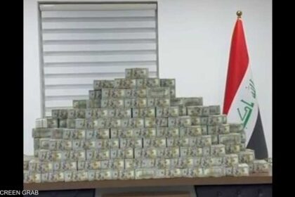 العراق يضبط أكثر من 20 مليون دولار و200 مليون دينار و60 كيلو ذهب في قضيتي نفط وكهرباء