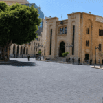 الجدل اللبناني يتناول موقف الخارجية من إيران ودور حزب الله في المعادلة الداخلية والإقليمية.