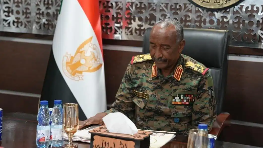 البرهان يصدر قراراً لتهيئة بيئة آمنة للحوار السوداني السوداني.