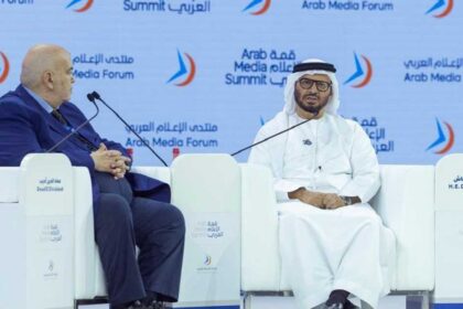 الإمارات تدافع عن نفسها وتفتح باب الحوار مع الآخرين معتبرةً تصريحات مسؤول إيراني صوتاً عاقلاً