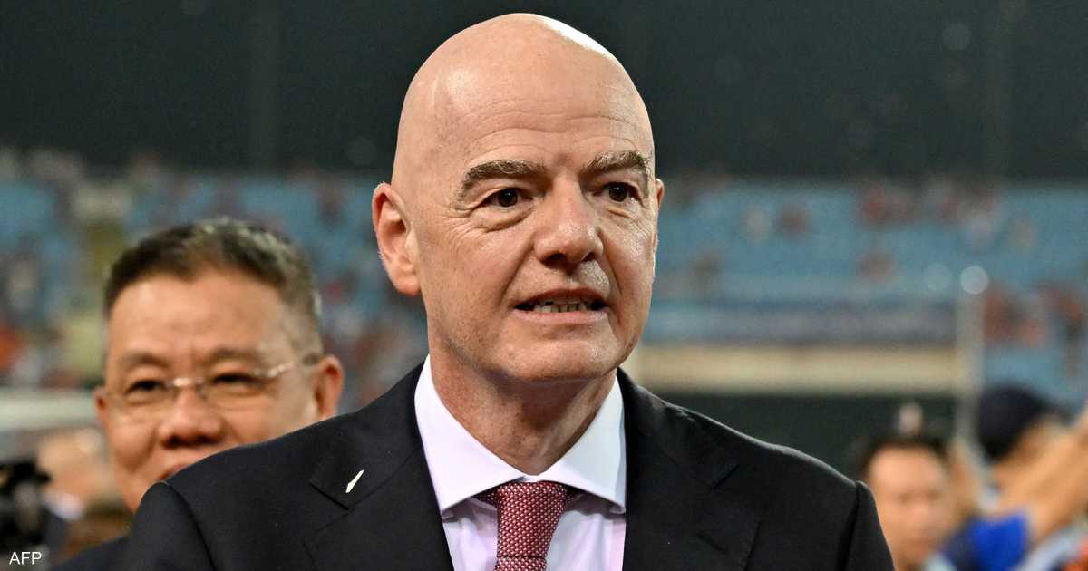 هيويت تدعو إنفانتينو للكشف الكامل عن مشروع إشراك المستثمرين قبل اجتماع المجلس.