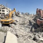انهيار مبنى في غزة يودي بحياة 21 شخصاً ويُنقذ 45 آخرين