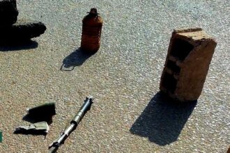 قذيفة بالخطأ تضرب الكبري دون إصابات، وشرطة كرري تضبط شخصاً يرتدي زياً عسكرياً وتوقف متهمين بحوزتهم أسلحة في مدينة النيل.