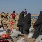 باب المندب آخر طريق لليمنيين هربا من المواجهات