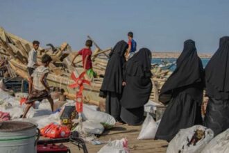 باب المندب آخر طريق لليمنيين هربا من المواجهات